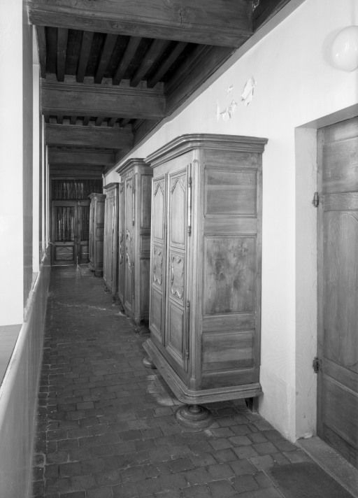 Aile gauche, couloir du rez-de-chaussée, vue d'ensemble © Jean-Luc Duthu / Région Bourgogne-Franche-Comté, Inventaire du patrimoine - 1987