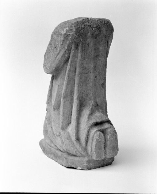 Vue de trois-quarts dos © Michel Thierry / Région Bourgogne-Franche-Comté, Inventaire du patrimoine - 1987