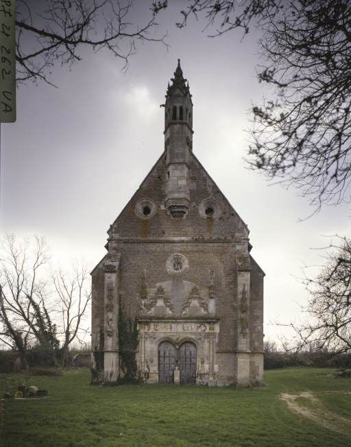 Chapelle de l'ancien château, façade. © Michel Thierry / Région Bourgogne-Franche-Comté, Inventaire du patrimoine - 1987