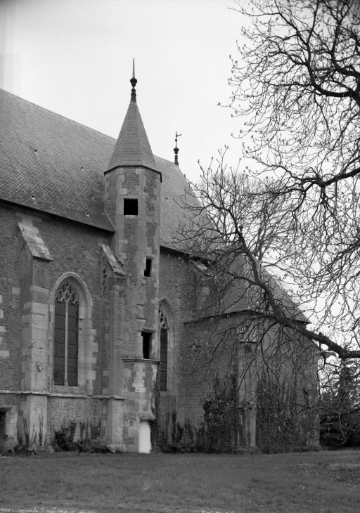 Chapelle de l'ancien château, élévation droite. © Michel Thierry / Région Bourgogne-Franche-Comté, Inventaire du patrimoine - 1987