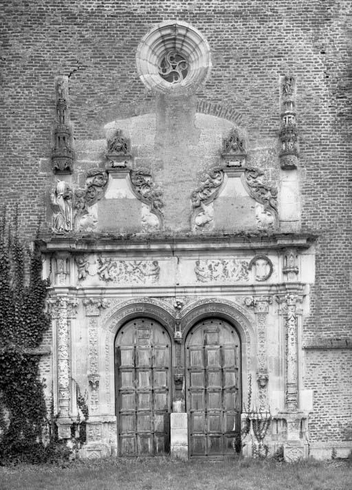 Vue d'ensemble du portail et de l'oculus. © Michel Thierry / Région Bourgogne-Franche-Comté, Inventaire du patrimoine - 1987