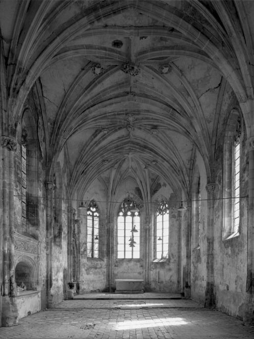 Chapelle de l'ancien château : nef et choeur, vue prise de l'entrée. © Michel Thierry / Région Bourgogne-Franche-Comté, Inventaire du patrimoine - 1987