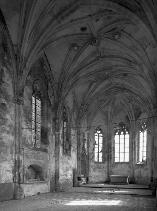 Chapelle de l'ancien château : nef et choeur, vue de trois-quarts. © Michel Thierry / Région Bourgogne-Franche-Comté, Inventaire du patrimoine - 1987