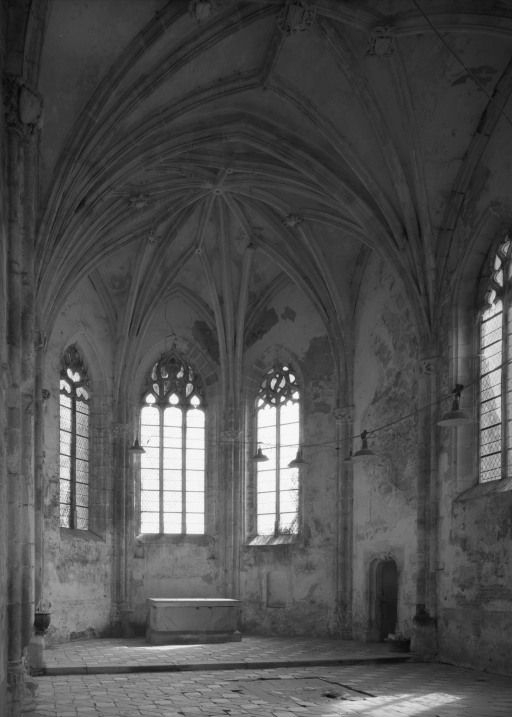 Chapelle de l'ancien château : choeur, vue de trois-quarts droit. © Michel Thierry / Région Bourgogne-Franche-Comté, Inventaire du patrimoine - 1987