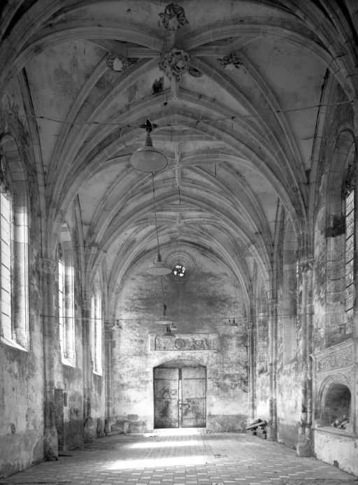Chapelle de l'ancien château : nef, vue prise du choeur. © Michel Thierry / Région Bourgogne-Franche-Comté, Inventaire du patrimoine - 1987