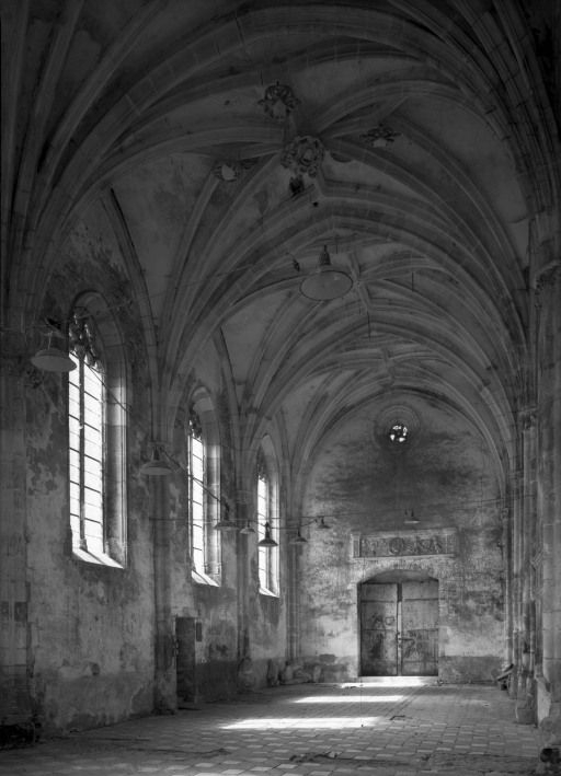 Chapelle de l'ancien château : nef, vue prise du choeur. © Michel Thierry / Région Bourgogne-Franche-Comté, Inventaire du patrimoine - 1987