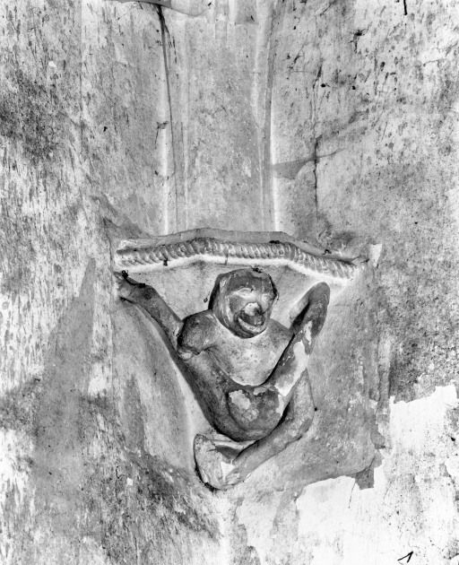 Culot de la chapelle gauche. © Jean-Luc Duthu / Région Bourgogne-Franche-Comté, Inventaire du patrimoine - 1987 Culot de la chapelle gauche. © Jean-Luc Duthu / Région Bourgogne-Franche-Comté, Inventaire du patrimoine - 1987