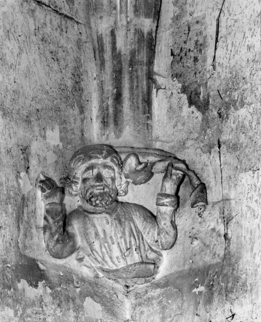 Culot de la chapelle gauche. © Jean-Luc Duthu / Région Bourgogne-Franche-Comté, Inventaire du patrimoine - 1987 Culot de la chapelle gauche. © Jean-Luc Duthu / Région Bourgogne-Franche-Comté, Inventaire du patrimoine - 1987