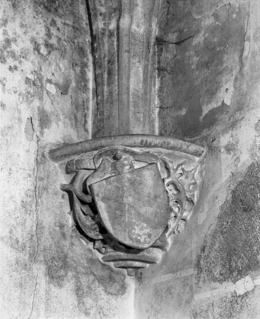 Culot de la chapelle droite. © Jean-Luc Duthu / Région Bourgogne-Franche-Comté, Inventaire du patrimoine - 1987 Culot de la chapelle droite. © Jean-Luc Duthu / Région Bourgogne-Franche-Comté, Inventaire du patrimoine - 1987