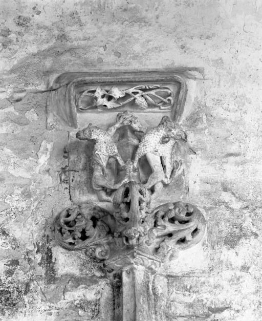 Couronnement de l'arcade côté choeur, détail. © Jean-Luc Duthu / Région Bourgogne-Franche-Comté, Inventaire du patrimoine - 1987