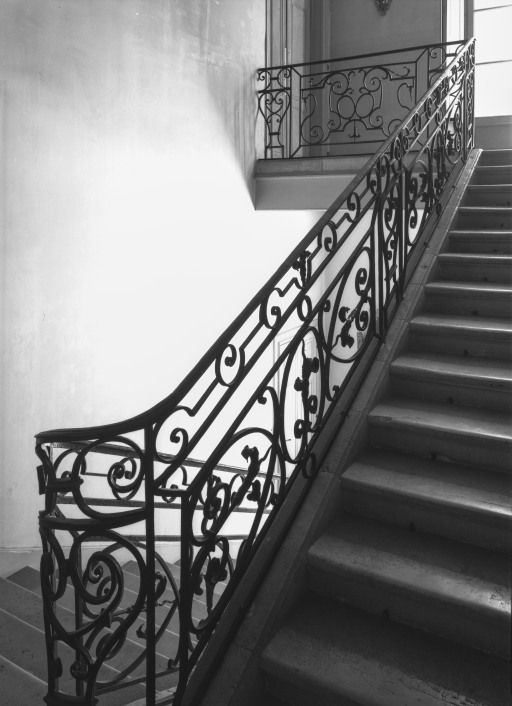 Escalier du corps principal. © Michel Rosso / Région Bourgogne-Franche-Comté, Inventaire du patrimoine - 1987