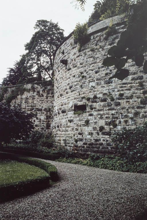  château © Michel Rosso / Région Bourgogne-Franche-Comté, Inventaire du patrimoine - 1988