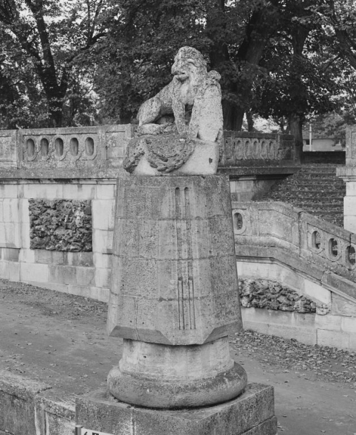 bastion © Jean-Luc Duthu / Région Bourgogne-Franche-Comté, Inventaire du patrimoine - 1988  bastion © Jean-Luc Duthu / Région Bourgogne-Franche-Comté, Inventaire du patrimoine - 1988