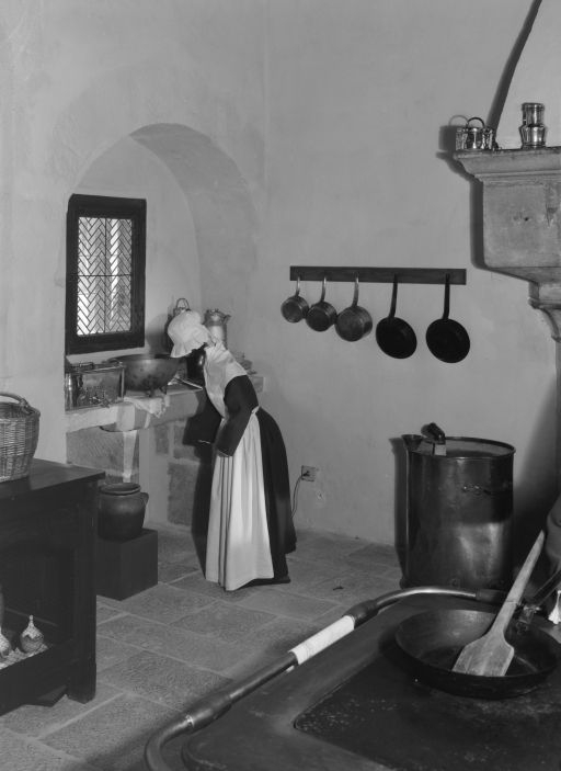 Cuisine : vue partielle (évier : reconstitution récente). © Jean-Luc Duthu / Région Bourgogne-Franche-Comté, Inventaire du patrimoine - 1989