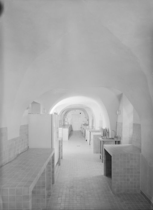 Cabinets de desserte de la cuisine. © Jean-Luc Duthu / Région Bourgogne-Franche-Comté, Inventaire du patrimoine - 1989