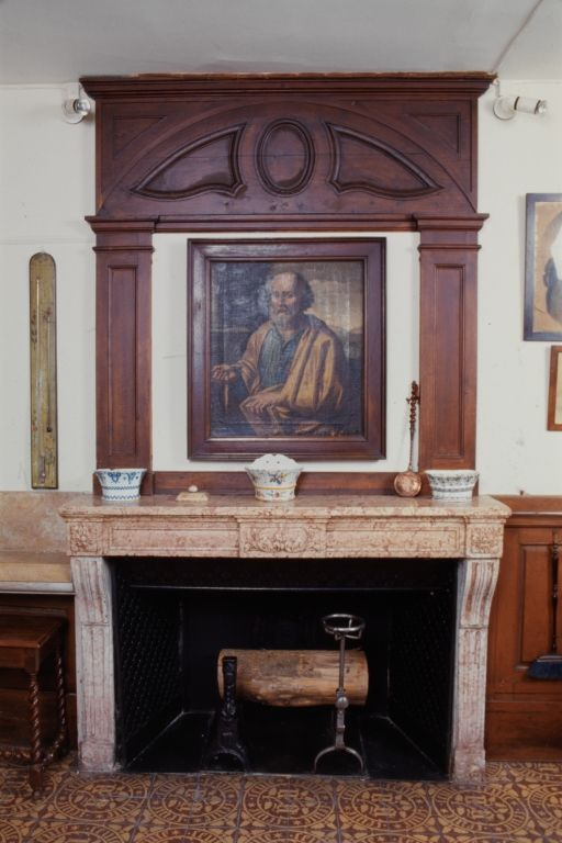 Extension du laboratoire (1820) : détail, cheminée. © Michel Rosso / Région Bourgogne-Franche-Comté, Inventaire du patrimoine - 1989