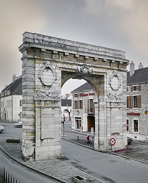 porte de ville © Jean-Luc Duthu / Région Bourgogne-Franche-Comté, Inventaire du patrimoine - 1989  porte de ville © Jean-Luc Duthu / Région Bourgogne-Franche-Comté, Inventaire du patrimoine - 1989