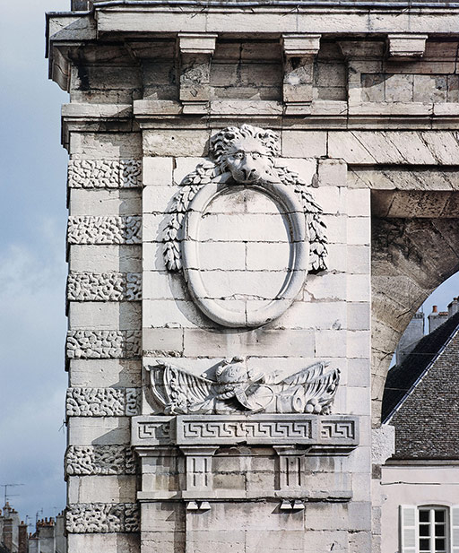 porte de ville © Jean-Luc Duthu / Région Bourgogne-Franche-Comté, Inventaire du patrimoine - 1989  porte de ville © Jean-Luc Duthu / Région Bourgogne-Franche-Comté, Inventaire du patrimoine - 1989