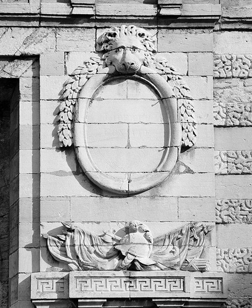 porte de ville © Jean-Luc Duthu / Région Bourgogne-Franche-Comté, Inventaire du patrimoine - 1989  porte de ville © Jean-Luc Duthu / Région Bourgogne-Franche-Comté, Inventaire du patrimoine - 1989