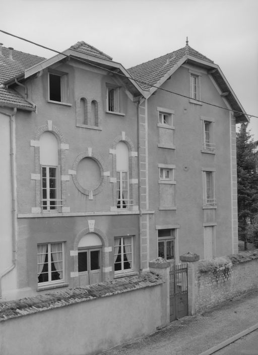 Bâtiment principal, élévation sur rue © Jean-Luc Duthu / Région Bourgogne-Franche-Comté, Inventaire du patrimoine - 1989