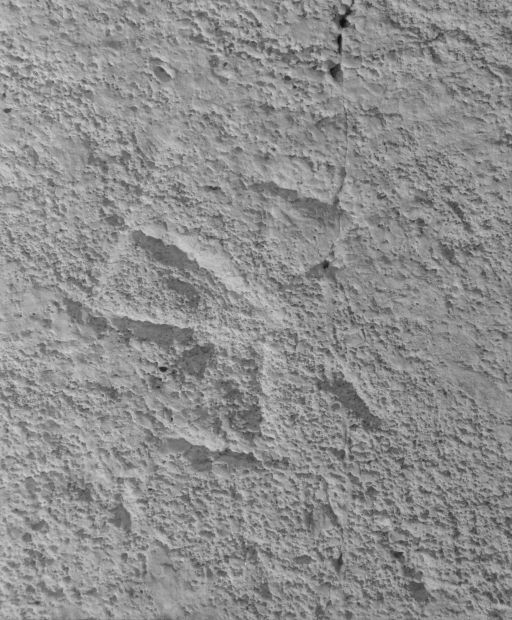 Ancienne salle Notre-Dame : signe lapidaire (encadrement de fenêtre, intérieur). © Michel Rosso / Région Bourgogne-Franche-Comté, Inventaire du patrimoine - 1990