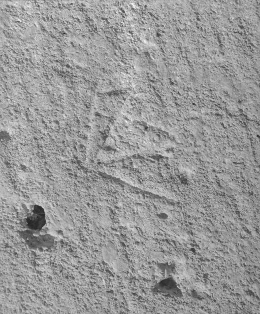 Ancienne salle Notre-Dame : signe lapidaire (encadrement de fenêtre, intérieur). © Michel Rosso / Région Bourgogne-Franche-Comté, Inventaire du patrimoine - 1990