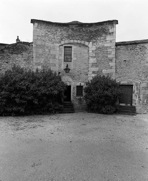fortification d'agglomération © Alain Morelière / Région Bourgogne-Franche-Comté, Inventaire du patrimoine - 1992  fortification d'agglomération © Alain Morelière / Région Bourgogne-Franche-Comté, Inventaire du patrimoine - 1992