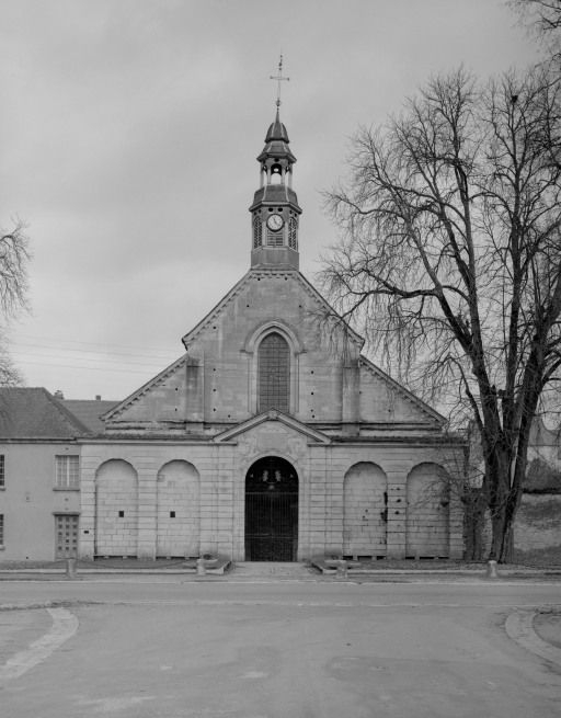 Eglise : façade. © Jean-Luc Duthu / Région Bourgogne-Franche-Comté, Inventaire du patrimoine - 1992