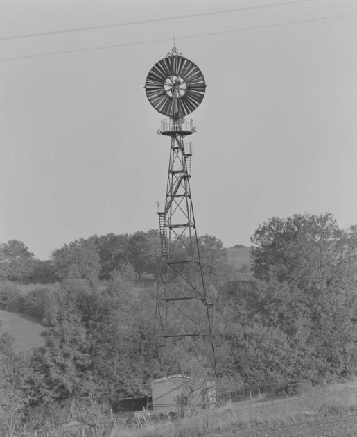 éolienne © Jean-Luc Duthu / Région Bourgogne-Franche-Comté, Inventaire du patrimoine - 1992  éolienne © Jean-Luc Duthu / Région Bourgogne-Franche-Comté, Inventaire du patrimoine - 1992