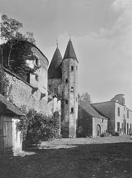  château fort © Jean-Luc Duthu / Région Bourgogne-Franche-Comté, Inventaire du patrimoine - 1993