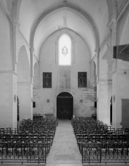 Eglise : nef, vue prise du choeur. © Michel Rosso / Région Bourgogne-Franche-Comté, Inventaire du patrimoine - 1993