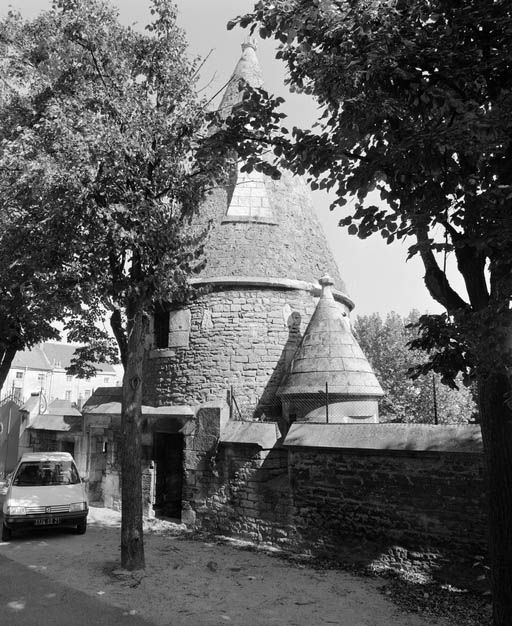fortification d'agglomération © Jean-Luc Duthu / Région Bourgogne-Franche-Comté, Inventaire du patrimoine - 1993  fortification d'agglomération © Jean-Luc Duthu / Région Bourgogne-Franche-Comté, Inventaire du patrimoine - 1993