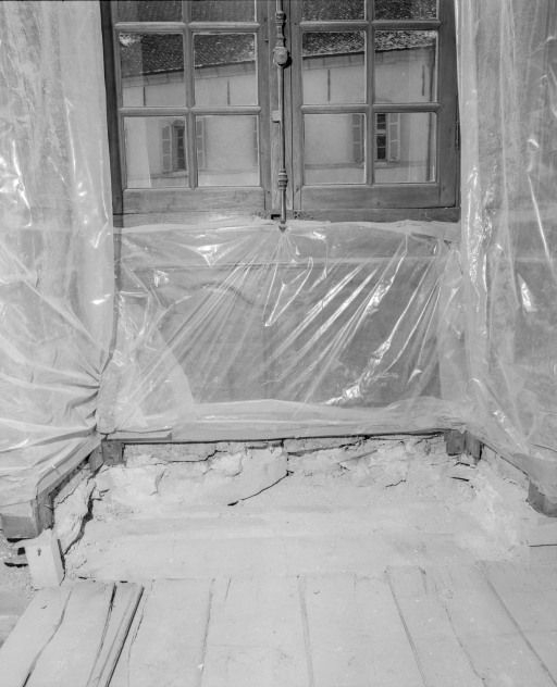 Chambre du Roi : embrasure de fenêtre (travaux de 1995). © Michel Rosso / Région Bourgogne-Franche-Comté, Inventaire du patrimoine - 1995
