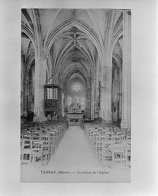 Vaisseau central depuis l'entrée. Carte postale ancienne s.d. © Jean-Luc Duthu / Région Bourgogne-Franche-Comté, Inventaire du patrimoine - 1995