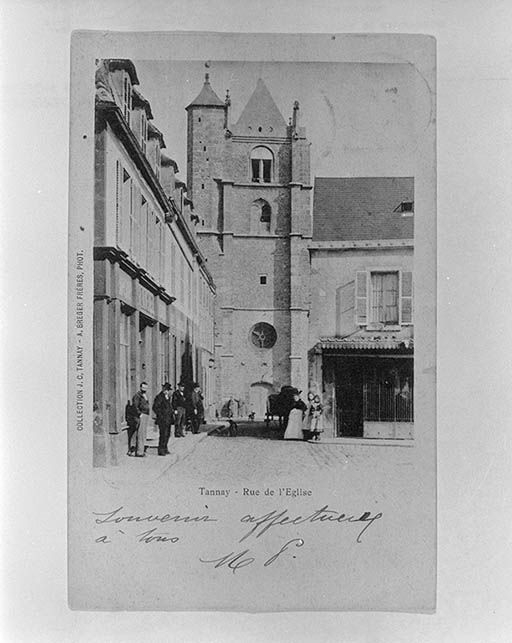 Façade et rue de l'Eglise. Carte postale ancienne datée 1905 (cachet de la poste). © Jean-Luc Duthu / Région Bourgogne-Franche-Comté, Inventaire du patrimoine - 1995