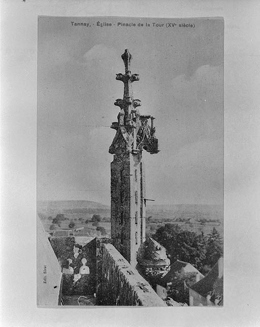 Clocher, pinacle de l'angle postérieur droit. Carte postale ancienne s.d. © Jean-Luc Duthu / Région Bourgogne-Franche-Comté, Inventaire du patrimoine - 1995