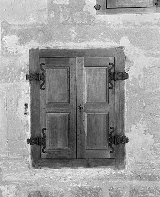 Choeur, petit placard du mur gauche, fermé. © Jean-Luc Duthu / Région Bourgogne-Franche-Comté, Inventaire du patrimoine - 1995