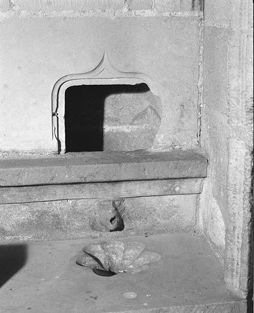 Choeur : détail du lavabo. © Jean-Luc Duthu / Région Bourgogne-Franche-Comté, Inventaire du patrimoine - 1995