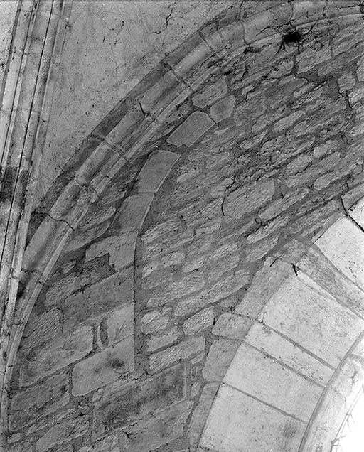 Choeur, mur droit : vestiges d'une ancienne baie. © Jean-Luc Duthu / Région Bourgogne-Franche-Comté, Inventaire du patrimoine - 1995