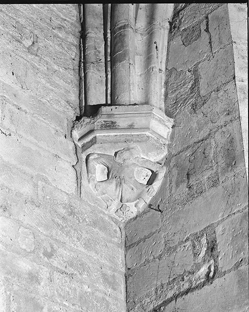 Bras droit du transept : culot postérieur droit. © Jean-Luc Duthu / Région Bourgogne-Franche-Comté, Inventaire du patrimoine - 1995