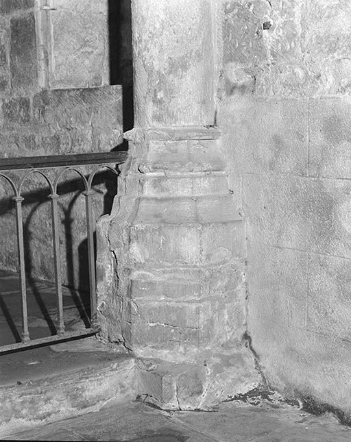 Bras droit du transept : base droite de l'arc-diaphragme donnant sur la chapelle. © Jean-Luc Duthu / Région Bourgogne-Franche-Comté, Inventaire du patrimoine - 1995