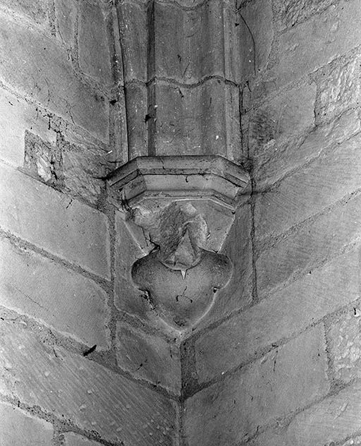Bras gauche du transept : culot postérieur gauche. © Jean-Luc Duthu / Région Bourgogne-Franche-Comté, Inventaire du patrimoine - 1995