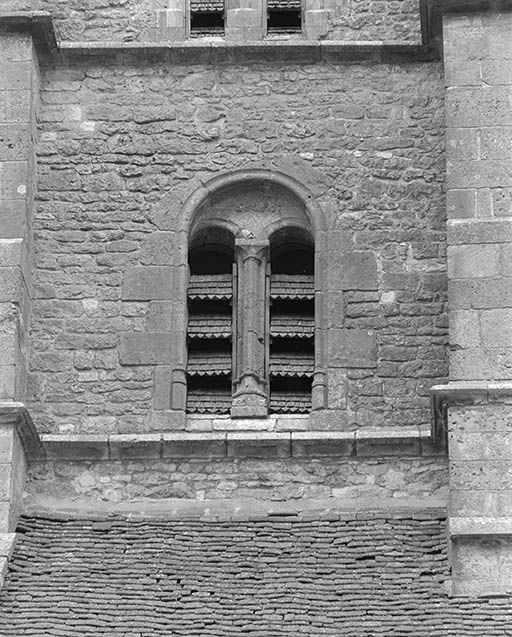 Clocher, face droite : baies inférieures. © Jean-Luc Duthu / Région Bourgogne-Franche-Comté, Inventaire du patrimoine - 1995