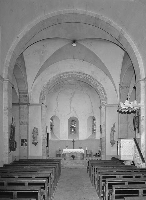 Vue intérieure prise de l'entrée. © Jean-Luc Duthu / Région Bourgogne-Franche-Comté, Inventaire du patrimoine - 1995