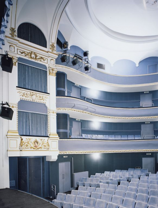 théâtre © Michel Rosso / Région Bourgogne-Franche-Comté, Inventaire du patrimoine - 1996 théâtre © Michel Rosso / Région Bourgogne-Franche-Comté, Inventaire du patrimoine - 1996