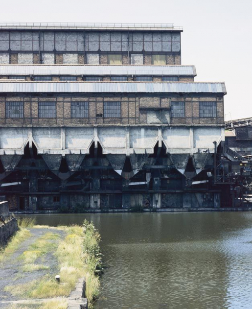 Au premier plan, port et trémies de chargement des péniches. © Jean-Luc Duthu / Région Bourgogne-Franche-Comté, Inventaire du patrimoine - 1996