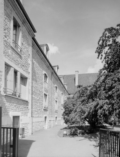 Salles Saint-Joseph et Saint-Etienne : élévation sur le jardin. © Michel Thierry / Région Bourgogne-Franche-Comté, Inventaire du patrimoine - 1997