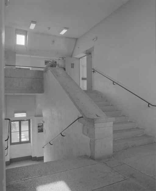 Escalier : vue prise du 2e étage. © Michel Rosso / Région Bourgogne-Franche-Comté, Inventaire du patrimoine - 1999