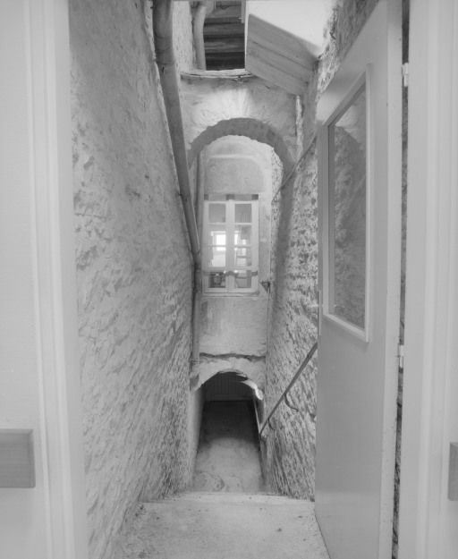 Vue de la venelle, prise de l'étage. © Michel Rosso / Région Bourgogne-Franche-Comté, Inventaire du patrimoine - 1999