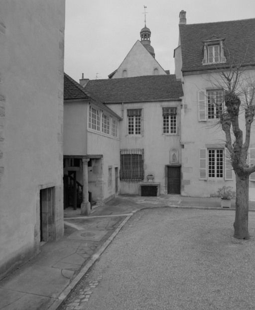 Pignon du choeur surplombant les sacristies. © Michel Rosso / Région Bourgogne-Franche-Comté, Inventaire du patrimoine - 1999